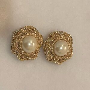 Gold and pearl style *Vintage* clip-on earrings